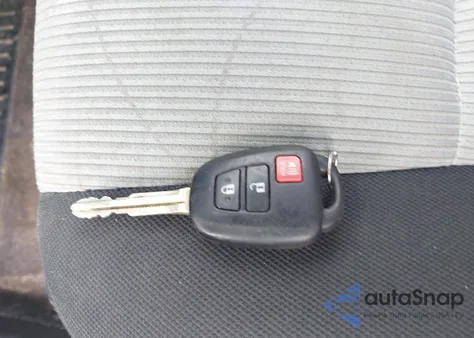 2014 Toyota Prius C Two z USA, uszkodzony, nr VIN JTDKDTB39E1558419